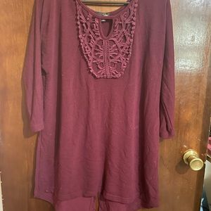 Red tunic long back lace like design key hole neckline 3/4 sleeve size small